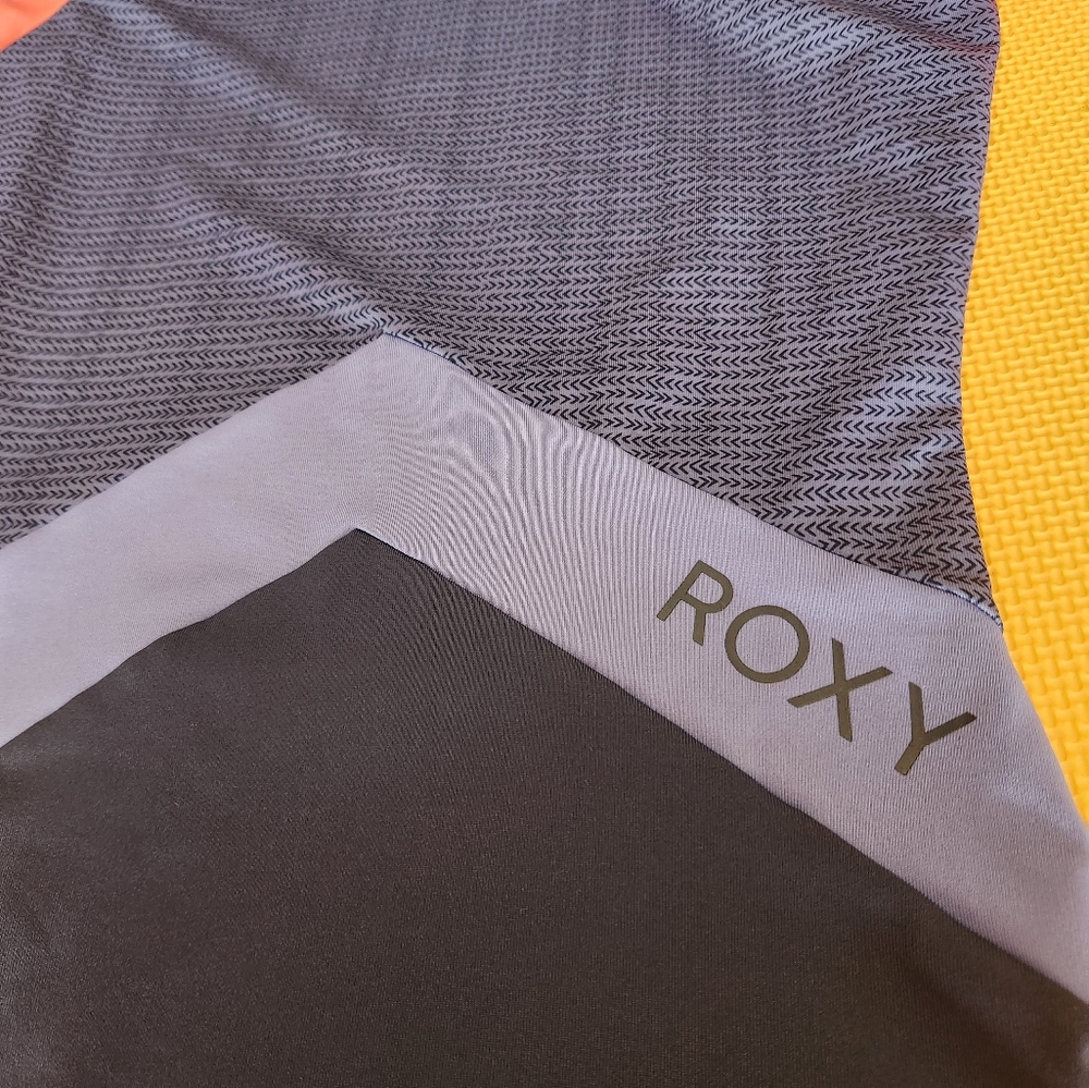 Roxy UPF 50 Rashguard - Picture 4 of 4
